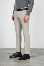Torino pantalón chino de hombre en pana 1000 rayas, slim fit ①