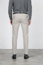 Torino pantalón chino de hombre en pana 1000 rayas, slim fit ①