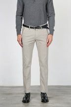 Torino pantalón chino de hombre en pana 1000 rayas, slim fit ①