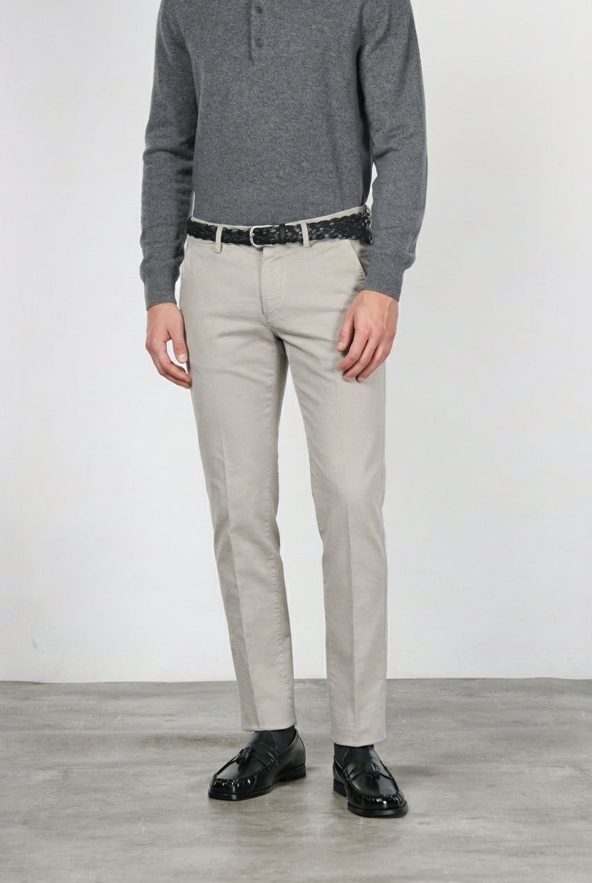 Torino pantalón chino de hombre en pana 1000 rayas, slim fit ①