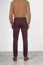 Torino Flex pantalón chino de hombre en satén, slim fit ①