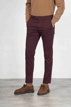 Torino Flex pantalón chino de hombre en satén, slim fit ①