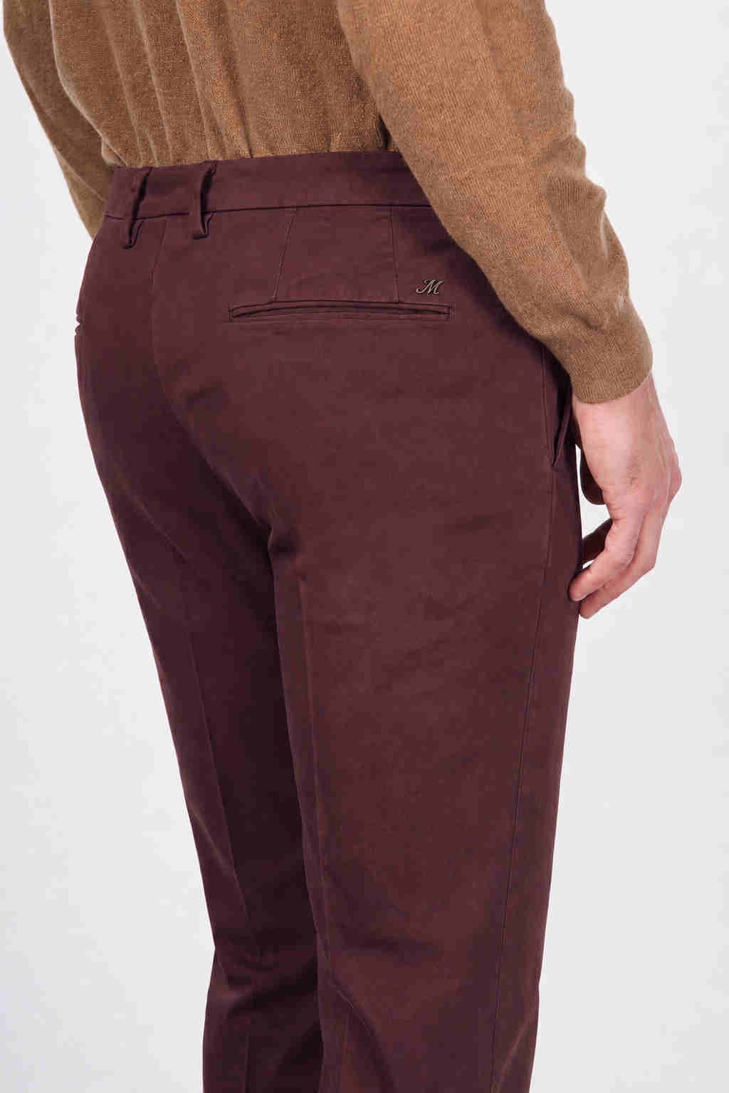 Torino Flex pantalón chino de hombre en satén, slim fit ①