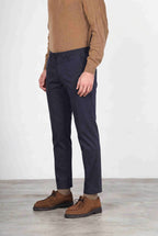 Torino Flex pantalón chino de hombre en satén, slim fit ①