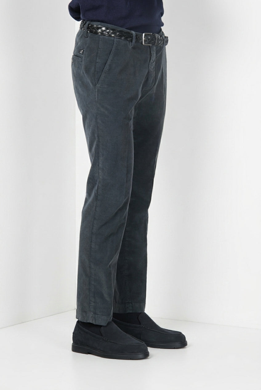 Torino pantalón chino de hombre en pana 1000 rayas, slim fit ①