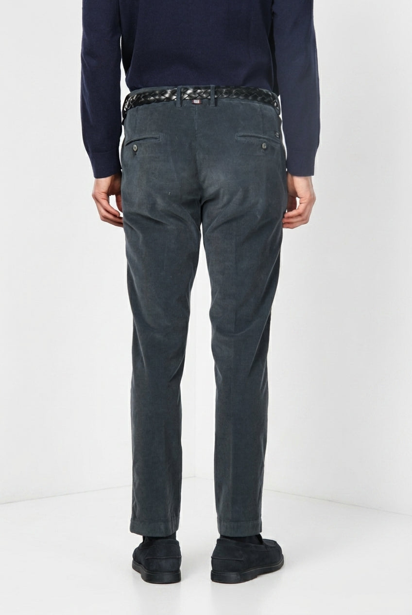 Torino pantalón chino de hombre en pana 1000 rayas, slim fit ①