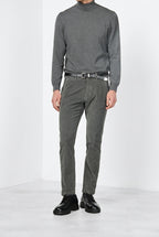Torino pantalón chino de hombre en pana 1000 rayas, slim fit ①