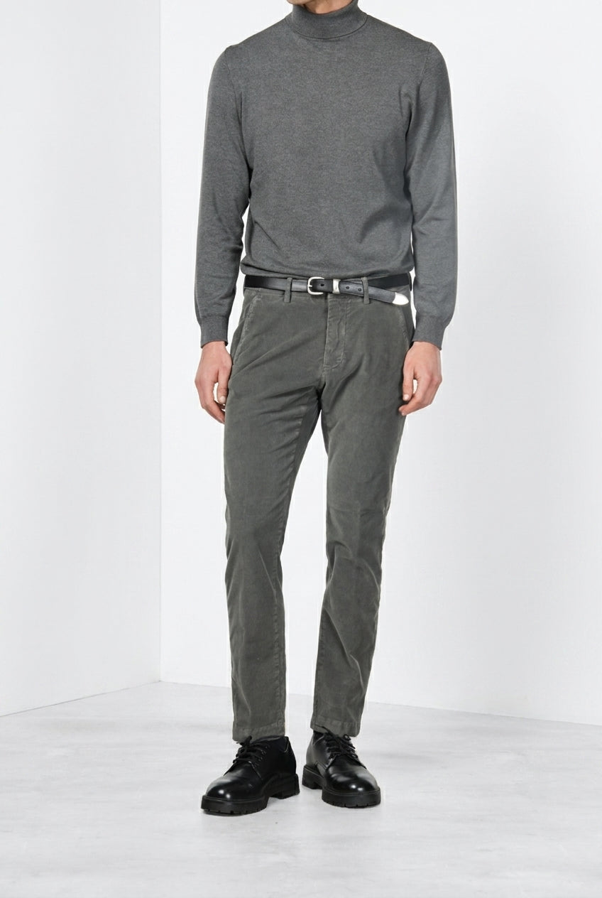 Torino pantalón chino de hombre en pana 1000 rayas, slim fit ①