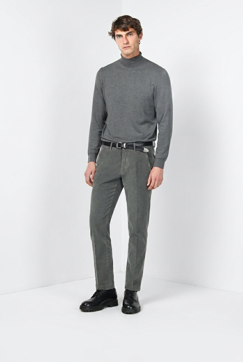 Torino pantalón chino de hombre en pana 1000 rayas, slim fit ①