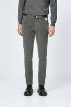 Torino pantalón chino de hombre en pana 1000 rayas, slim fit ①