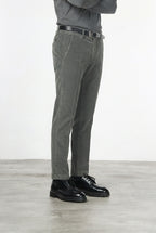 Torino pantalón chino de hombre en pana 1000 rayas, slim fit ①