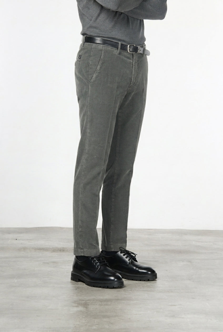 Torino pantalón chino de hombre en pana 1000 rayas, slim fit ①