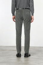 Torino pantalón chino de hombre en pana 1000 rayas, slim fit ①