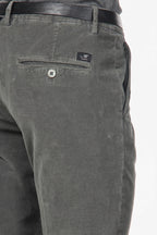Torino pantalón chino de hombre en pana 1000 rayas, slim fit ①