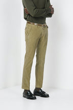 Torino Herren-Chinohose aus 1000-Rippen-Cord, Slim Fit ①