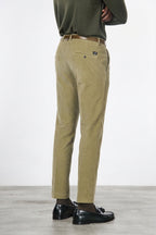 Torino Herren-Chinohose aus 1000-Rippen-Cord, Slim Fit ①