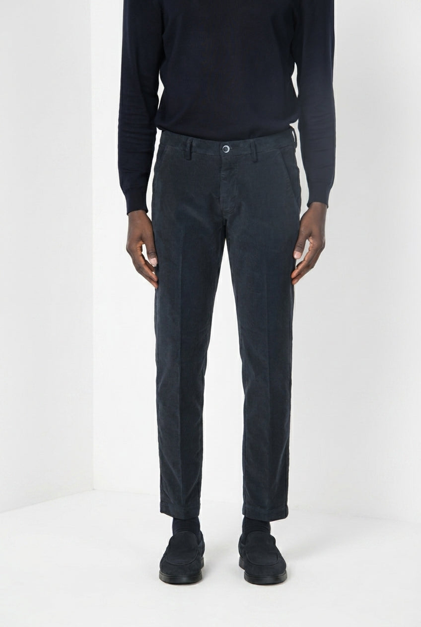 Pantalón chino Torino para hombre en pana 1000 rayas slim fit ①
