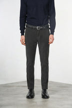 Torino pantalón chino de hombre en pana 1000 rayas, slim fit ①