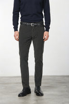 Torino pantalón chino de hombre en pana 1000 rayas, slim fit ①