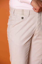 Torino Prestige pantalón chino hombre con estampado pata de gallo en hilo beige slim fit