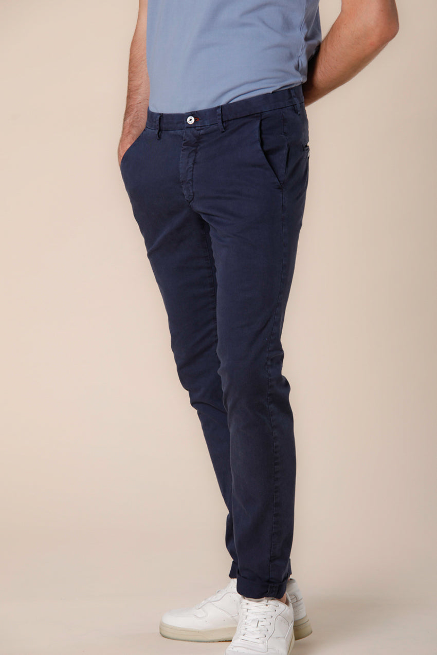 Image 3 of Mason's Torino Summer Color model navy blue cotton twill and tencel men's chino pants