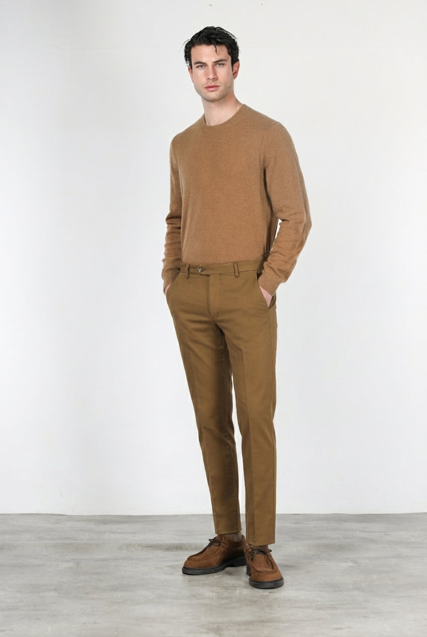 Torino Flex pantalón chino de hombre en satén, slim fit ①