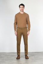 Torino Flex pantalón chino de hombre en satén, slim fit ①
