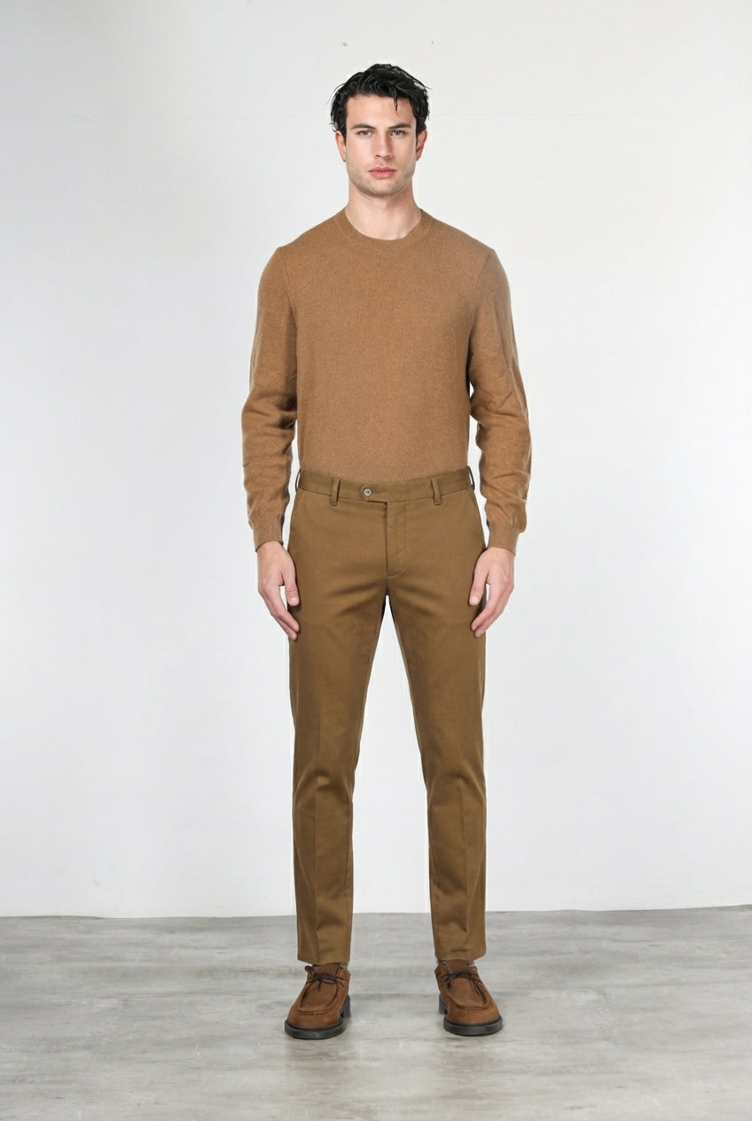 Torino Flex pantalón chino de hombre en satén, slim fit ①