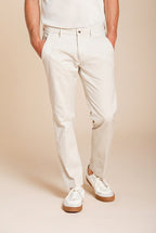 Torino Flex pantalón chino hombre en gabardina stretch slim fit ①