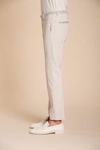 Torino City pantalón chino hombre en tricotina fina de algodón y lyocell slim fit