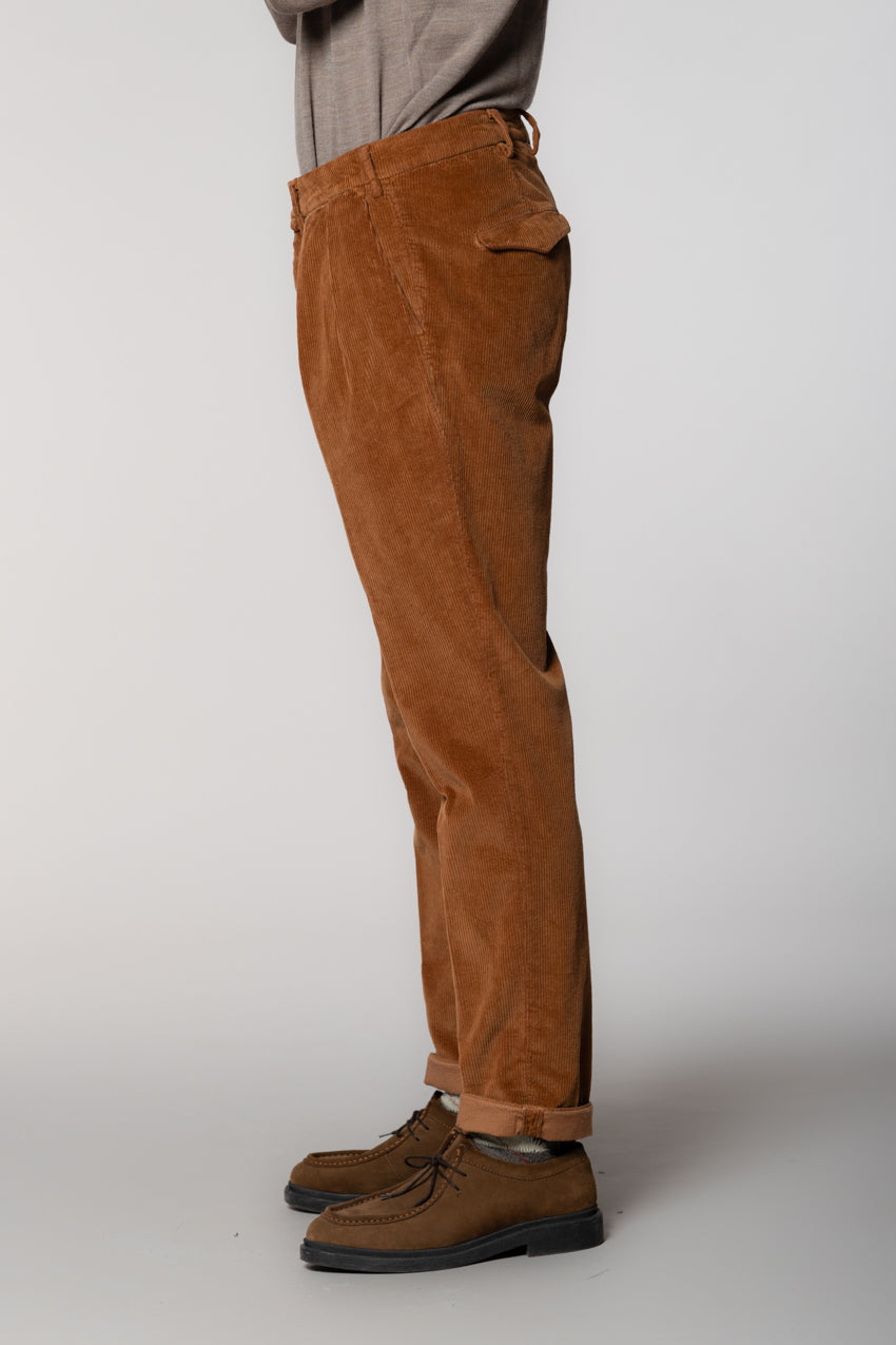 Boston 2 Pinces men’s chino trousers in 500 wale corduroy relaxed fit