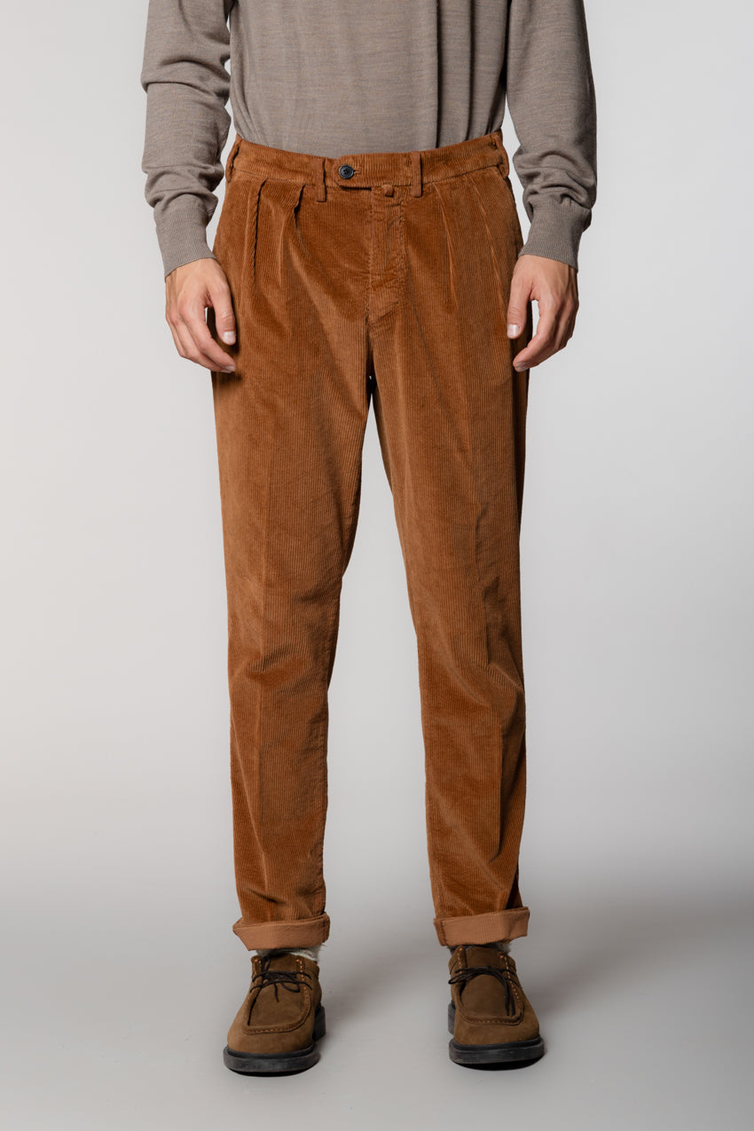 Boston 2 Pinces men’s chino trousers in 500 wale corduroy relaxed fit