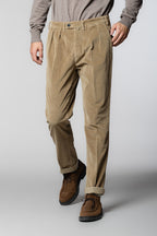 Boston 2 Pinces men’s chino trousers in 500 wale corduroy relaxed fit