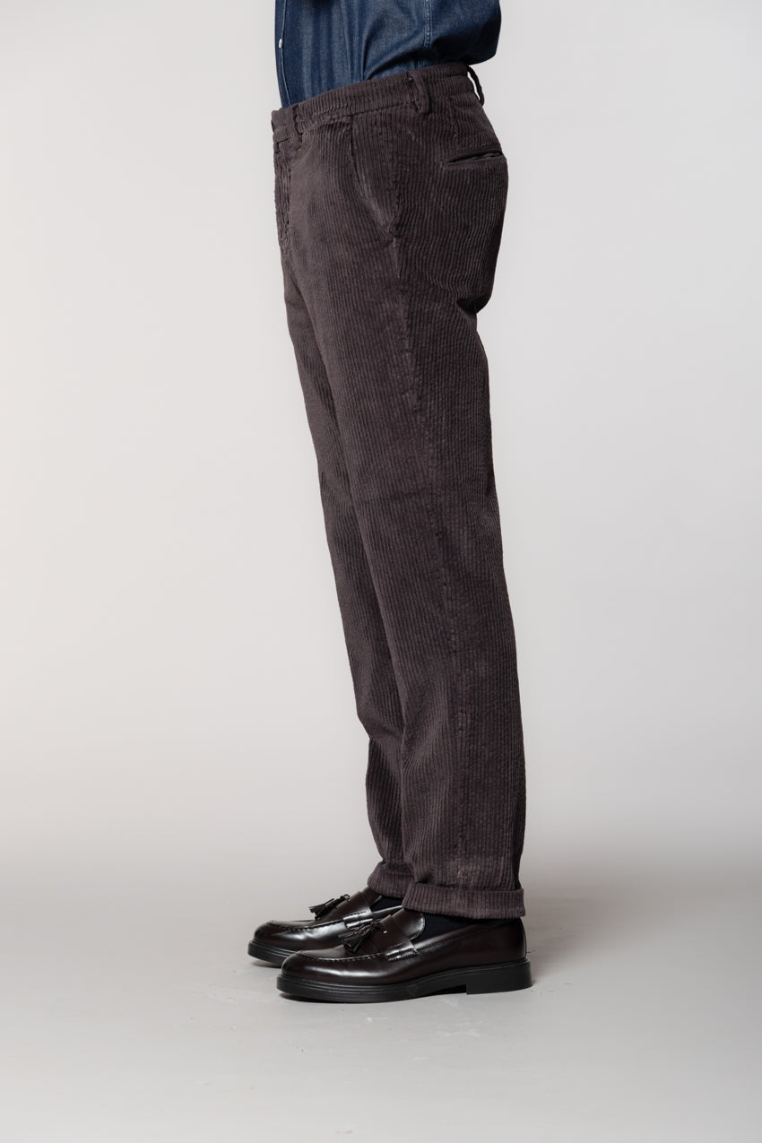 Boston men’s chino pants in wide-wale corduroy relaxed fit