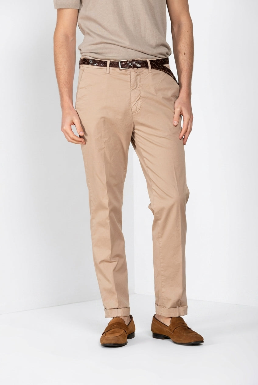 Boston pantalón chino hombre en twill ligero stretch relaxed fit