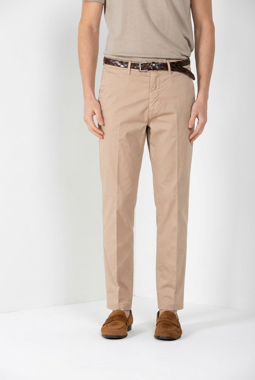 Boston pantalón chino hombre en twill ligero stretch relaxed fit