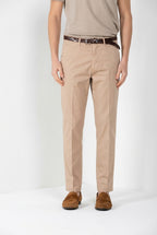 Boston pantalón chino hombre en twill ligero stretch relaxed fit