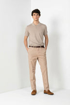 Boston pantalón chino hombre en twill ligero stretch relaxed fit