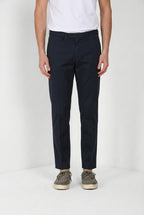 Boston pantalón chino hombre en twill ligero stretch relaxed fit