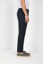 Boston pantalón chino hombre en twill ligero stretch relaxed fit