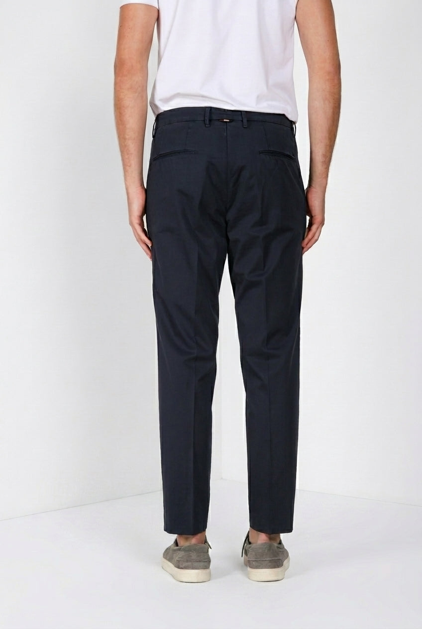 Boston pantalón chino hombre en twill ligero stretch relaxed fit
