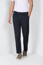 Boston pantalón chino hombre en twill ligero stretch relaxed fit