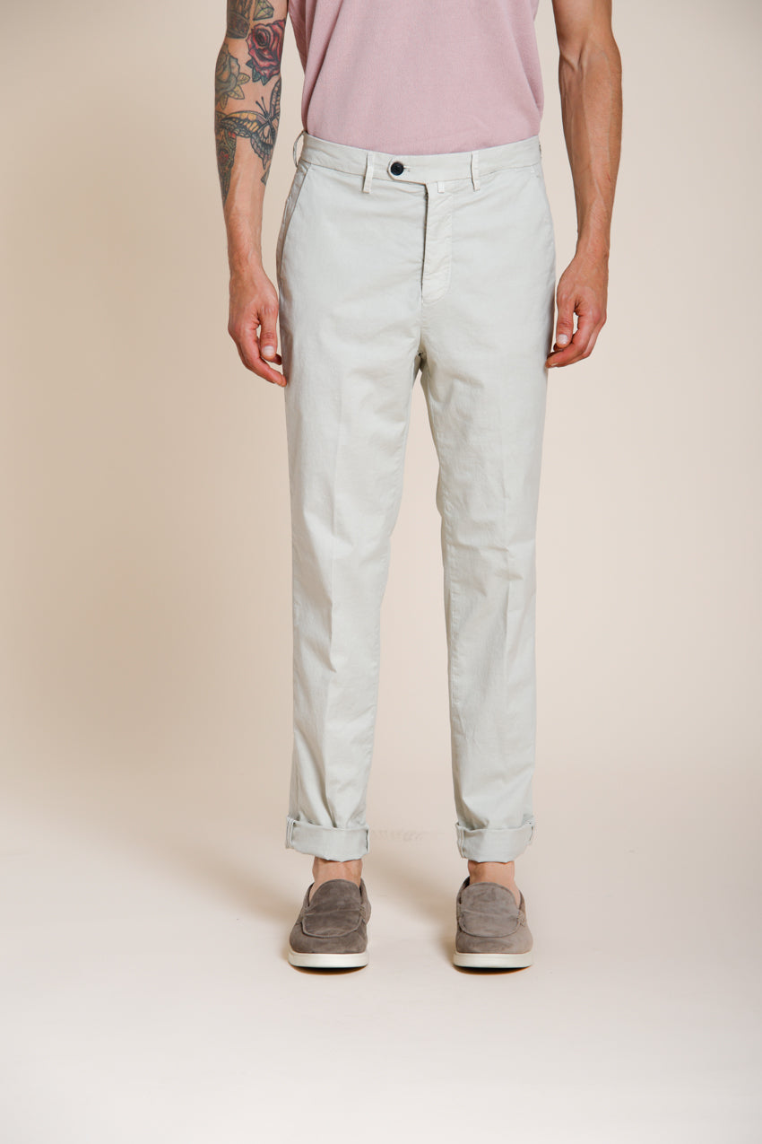 Boston pantalón chino hombre en twill ligero stretch relaxed fit