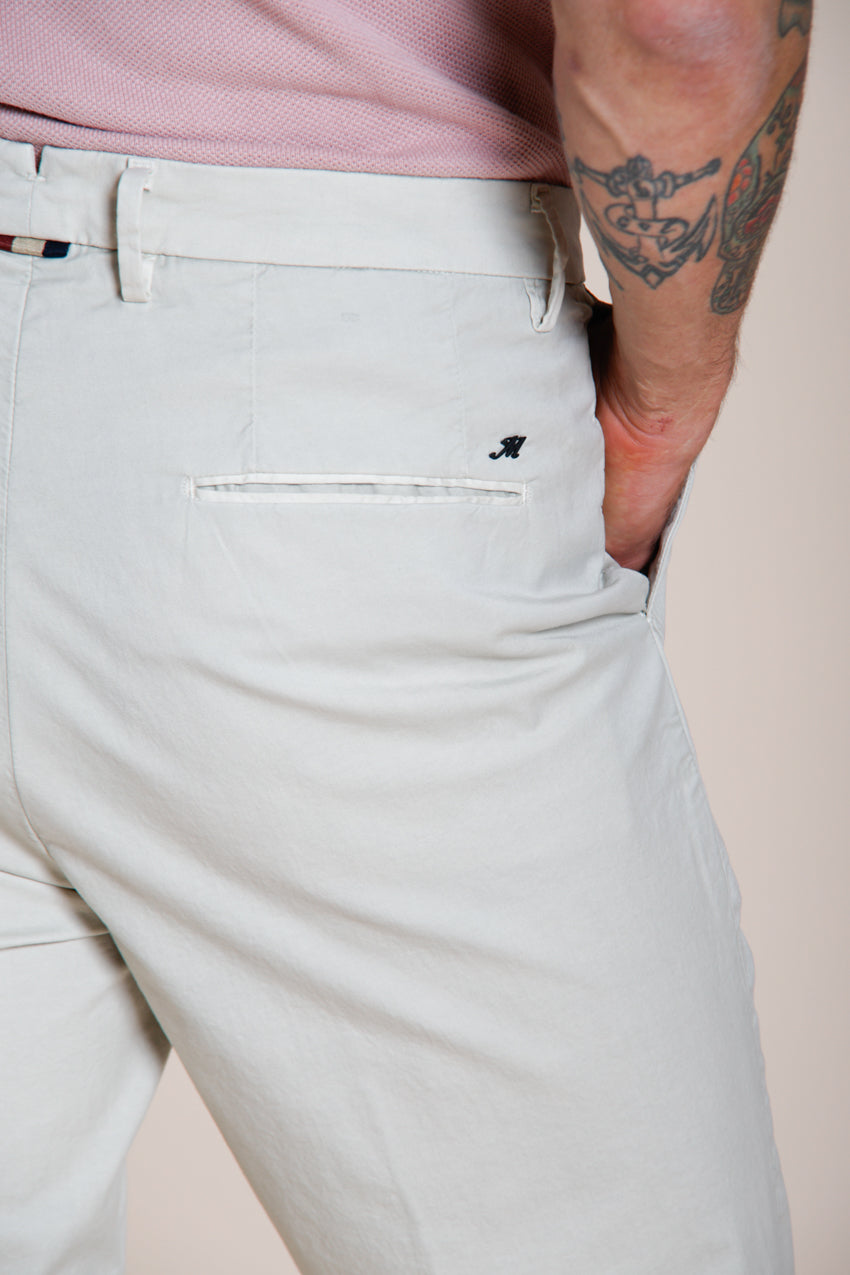 Boston pantalón chino hombre en twill ligero stretch relaxed fit