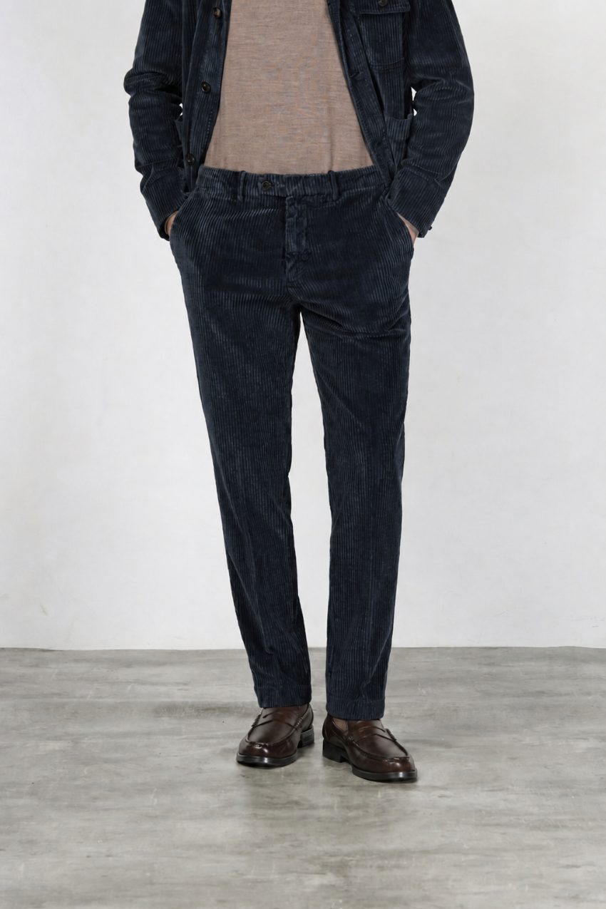Paris pantalón chino de hombre en terciopelo de pana ancha carrot fit