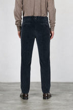 Paris pantalón chino de hombre en terciopelo de pana ancha carrot fit