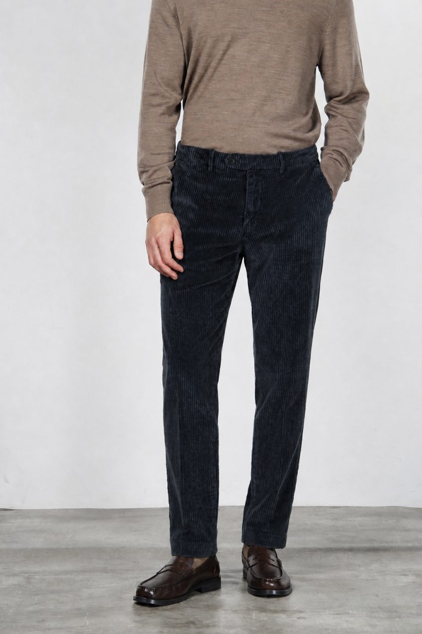 Paris pantalón chino de hombre en terciopelo de pana ancha carrot fit