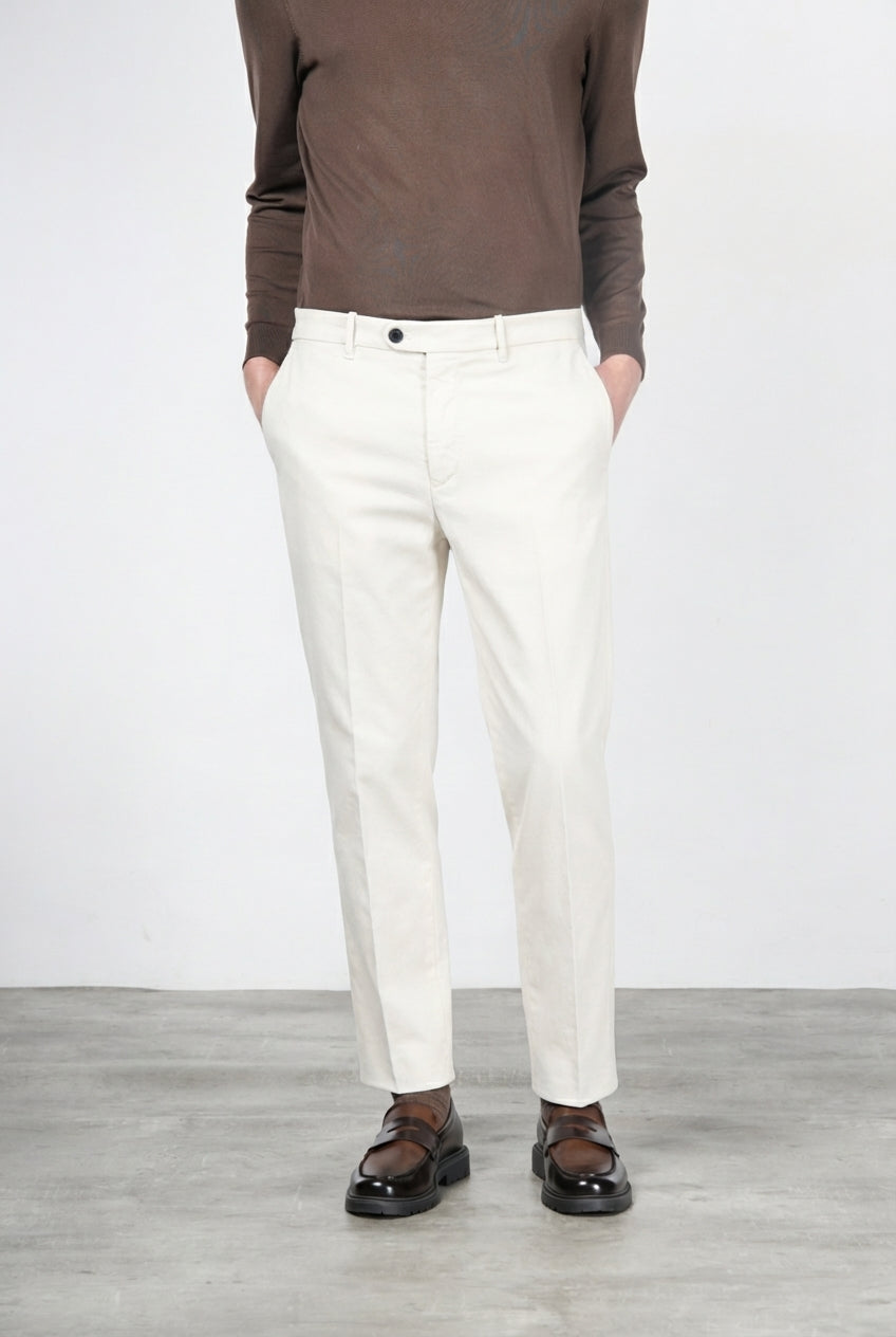 Paris men’s chino pants in stretch tricotine with carrot fit

