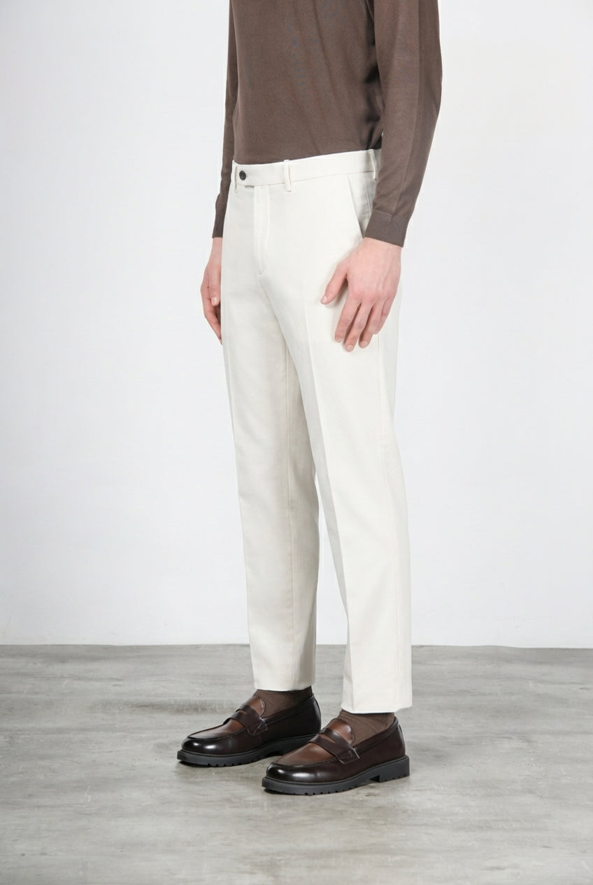 Paris men’s chino pants in stretch tricotine with carrot fit
