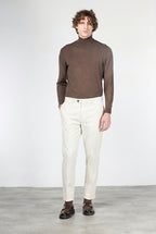 Paris men’s chino pants in stretch tricotine with carrot fit
